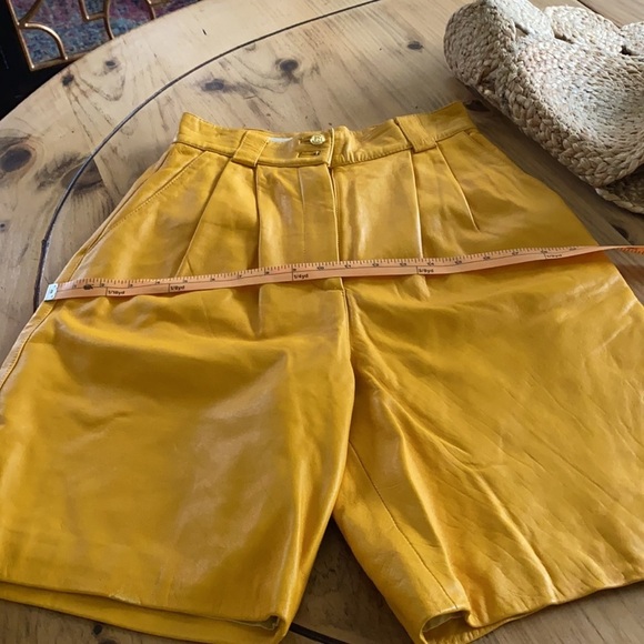 Vintage 80s high waist very soft leather shorts - Picture 14 of 15